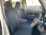 運転席・助手席の方が座るシートです。実際お座りいただくのが、分かりやすいと思います。お気軽にご来店ください