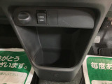 インパネロアボックスは折り畳みの傘や掃除用のダスターなどもしまえます。ゴミ袋をセットしてごみ箱として使ってもいいですね。