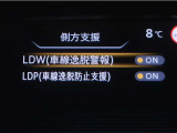 レーンディパーチャーアラートとは車線、又は走路からの逸脱の可能性を警告すると共に、車線、又は走路からの逸脱を避けるためのハンドル操作の一部を支援する機能です。詳細は販売店スタッフまでお尋ね下さい。