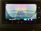 バックでの車庫入れも安心です! リアカメラが付いているバックモニター付のナビを装備しております。操作線もついており距離感も画面から確認できます。
