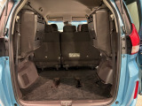 3列目シートを跳ね上げればラゲッジスペースを更に広く使えます。