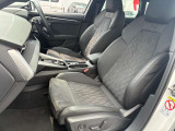 長時間の運転でも疲れを感じにくい、適度な硬さのシートです!