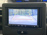 【バックカメラ】駐車時に後方がリアルタイム映像で確認できます。大型商業施設や立体駐車場での駐車時や、夜間のバック時に大活躍!運転スキルに関わらず、今や必須となった装備のひとつです!