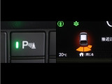 コーナーセンサーを車の前後に装備。障害物までの距離に応じて警告音を変えてお知らせ。縦列駐車時や駐車場・車庫等での取り回しをサポートします。詳細は販売店スタッフまでお尋ね下さい。