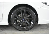 純正18インチアルミホイル/タイヤサイズは225/40R18です
