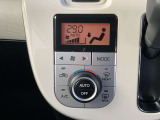 オートエアコンです!ボタンでの簡単な操作で室内を快適な温度にしてくれますので、夏場や冬場でも快適なドライブができます。