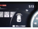 前後に装備されたセンサーで障害物(静止物)を検知。ディスプレイ表示と音でお知らせ。誤発進抑制のパーキングサポートブレーキ搭載しています。