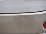 車庫入れなどで役立つコーナーセンサー付きです。