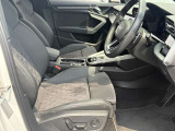 長時間の運転でも疲れを感じにくい、適度な硬さとホールド感のシートです!