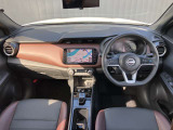 統一感のある広々とした運転席回り
