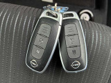 インテリジェントキー。カバンやポケットを取り出さずにエンジンの始動・ドアの開閉ができて便利です。