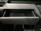 助手席側に引き出しあります☆小物の収納に便利に使えます♪