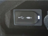 USB接続により外部オーディオと連携する事ができ車内で音楽を楽しむ事が出来ます。