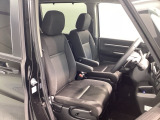 大きなフロントシートでゆったりとドライブ、長距離運転も疲れません♪ハイトアジャスターも付いているのでお好みのポジションを調整できます。