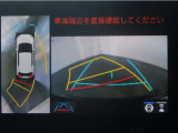 パノラミックビューモニター付きです。車両を上から見た様な映像をディスプレイオーディオ画面に表示。運転席からの目視だけでは見にくい、車両周辺の状況をリアルタイムでしっかり確認出来ます。