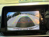 駐車時はナビゲーションでバックカメラを見ることができ、安心して後ろを把握することが出来ます。