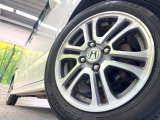 【純正アルミホイール】外観にマッチした純正アルミホイールを装着しております。各種社外アルミホイールや、スタッドレスタイヤも取扱いしております。是非ご相談ください♪