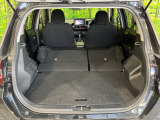 普段のお買い物や通勤、送迎等に十分な荷室スペースを確保しております。セカンドシートを倒すと、大きな荷物の積載も可能です♪