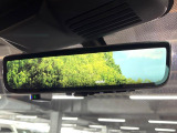 【デジタルルームミラー】後席の大きな荷物や同乗者で後方が確認しづらい時でも安心!カメラが撮影した車両後方の映像をルームミラー内に表示。クリアな視界で状況の確認が可能です!
