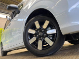 【純正15インチアルミホイール】外観にマッチした純正アルミホイールを装着しております。各種社外アルミホイールや、スタッドレスタイヤも取扱いしております。是非ご相談ください♪