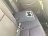 後席もドリンクホルダー付大型アームレスト付いてます☆