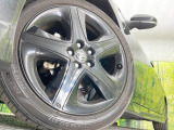 【純正アルミホイール】外観にマッチした純正アルミホイールを装着しております。各種社外アルミホイールや、スタッドレスタイヤも取扱いしております。是非ご相談ください♪