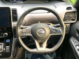 【純正革巻きステアリング】上質な革を使用することで、手にしっかり馴染みとても運転しやすいハンドルです♪