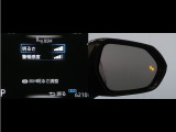 隣車線を走る車両をレーダーで検知し、ドアミラーでは確認しにくい後側方エリアに存在する車両に加え、急接近してくる車両も検知します。車両を検知するとドアミラーに搭載されたLEDインジケーターが点灯します。