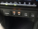 フロント両席にはシートヒーターが付いています!寒い日に便利な装備ですね。