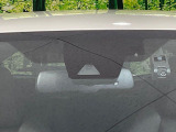 【トヨタセーフティセンス】走行中に前方の車両等を認識し、衝突しそうな時は警報とブレーキで衝突回避と被害軽減をアシスト。より安全にドライブをお楽しみいただけます。