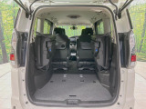 後席を格納すると、これだけの広さが!シーンに合わせたシートアレンジで、大きな荷物も積むことが出来ます♪