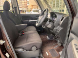 ゆったりとした運転席廻りです。