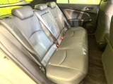 後部座席も気になるようなキズ・汚れやへたり等、大きなダメージはなく、良好な状態です。