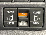 【両側パワースライドドア】スマートキーや運転席のスイッチで後席両側スライドドアの開閉が可能♪電動だから力を入れてドアを開ける必要が無く、小さなお子様でも簡単に開け閉めでき快適です♪
