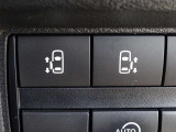 【両側電動スライドドアスイッチ】スマートキーや運転席のスイッチでスライドドアの開閉が可能♪電動なので力を入れてドアを開ける必要が無く小さいお子様でも、重い荷物を持っている時でもラクに開け閉めできます