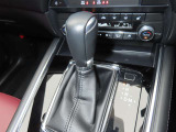 CX-8の走りを支えるMTモード付6ATの、シフトレバーです。