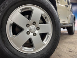 ●純正18インチアルミホイール:輸入車ならではの卓越した走りを支えるホイールと足回りです!日本車の走りに慣れている方にもぜひ体感して頂きたいほど、高いレベルでまとまっています!