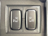 【両側パワースライドドア】スマートキーや運転席のスイッチで後席両側スライドドアの開閉が可能♪電動だから力を入れてドアを開ける必要が無く、小さなお子様でも簡単に開け閉めでき快適です♪