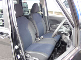 しっかり座れるフロントシート!