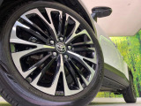 【グレード専用純正18インチアルミホイール】デザイン性の高い純正アルミホイールを装着しております。各種社外アルミホイールや、スタッドレスタイヤも取扱いしております。是非ご相談ください♪
