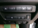両側パワースライドドアスイッチで運転席からも開閉操作が出来ます。