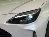 【LEDヘッドライト】悪天候や夜間走行時も良好な視界を確保し安心して運転できる高輝度LEDヘッドライトを装備!点灯速度が早く、消費電力も抑えられています。