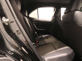 後部座席の足元スペースもしっかりありますね。