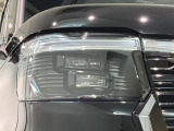 LEDヘッドライトは、点灯の瞬間から最大光量を発揮し、突然暗くなるトンネルなどでの安定感を高めます。