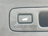 【ハンズフリーパワーバックドア】リアバンパー下部に足先を出し入れするだけでバックドアが自動で開閉♪両手が荷物でふさがっている時でもラクラク開閉操作が行えます!