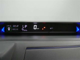 各操作スイッチは使いやすい位置に配置され、とっても見やすいメーターです。夜間時はラグジュアリーな気分にさせてくれる照明が魅力ですので、夜のドライブも楽しみになりますよ♪