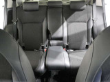後部座席もゆったり座れます。
