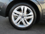 右後 アルミホイールは、カッコイイだけではなく、燃費にも影響するアイテムなんですよ!