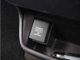 スマートフォンの充電等にも便利な電源ソケット!使いやすい場所に装備されています。