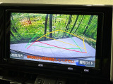 【バックカメラ】駐車時に後方がリアルタイム映像で確認できます。大型商業施設や立体駐車場での駐車時や、夜間のバック時に大活躍!運転スキルに関わらず、今や必須となった装備のひとつです!